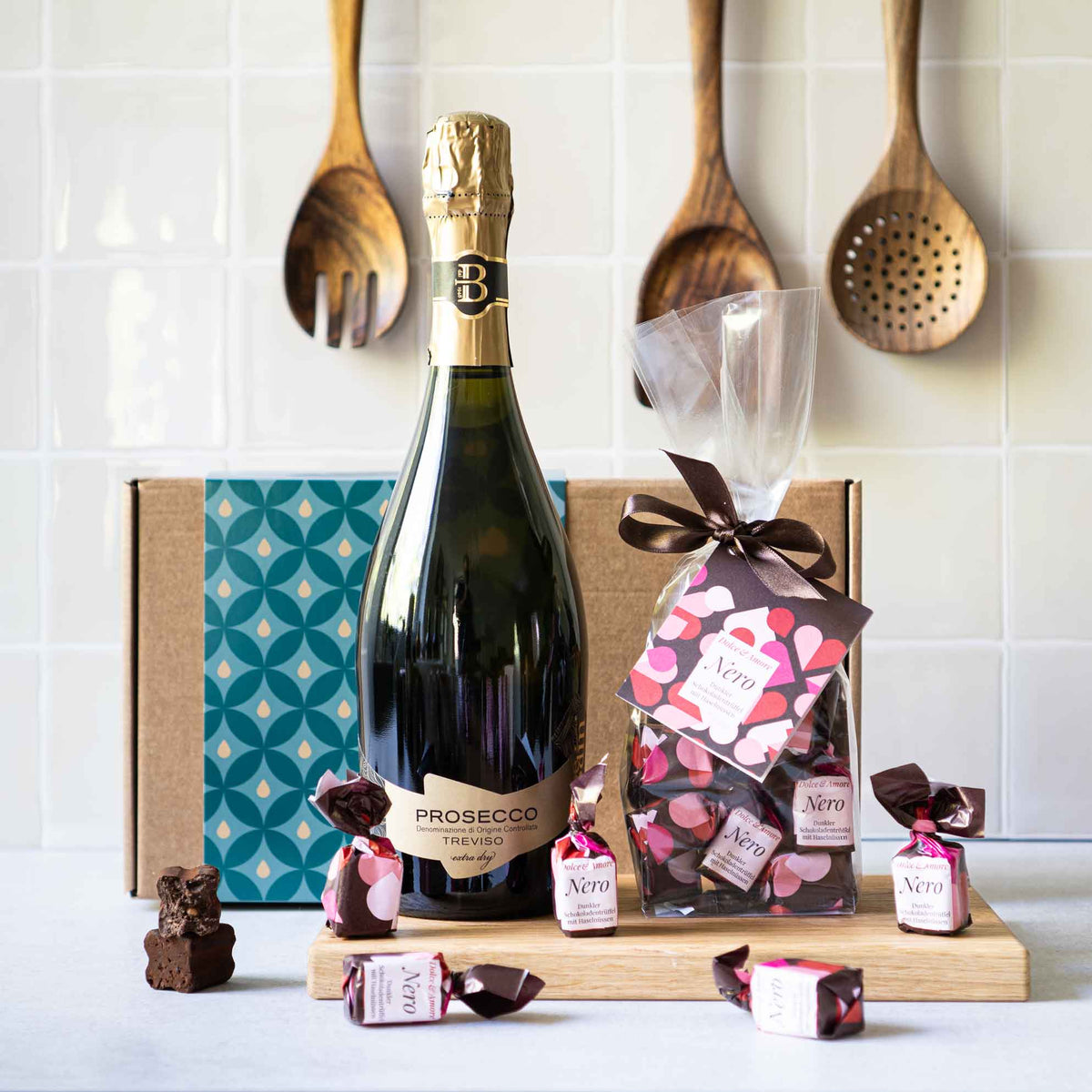 Geschenkset mit Prosecco und Trüffelpraline Nero Dolce & Amore