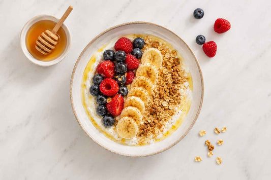 Frühstücks-Bowl mit Joghurt und Leinöl
