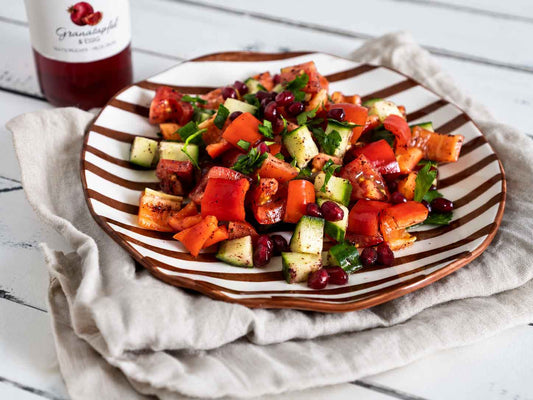Türkischer Löffelsalat mit Granatapfel-Vinaigrette