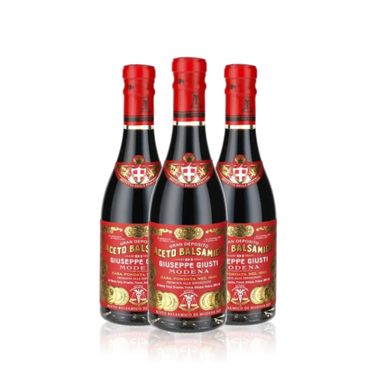 Drei Flaschen Giuseppe Giusti Aceto Balsamico Modena.