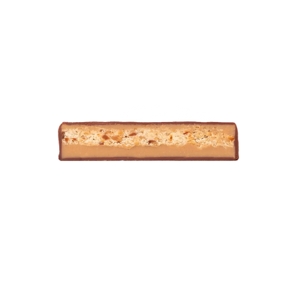 Querschnitt von Nougat und Keks von Zotter - handgeschöpfte Bio-Schokolade mit knusprigem Keks und zartem Nougat.