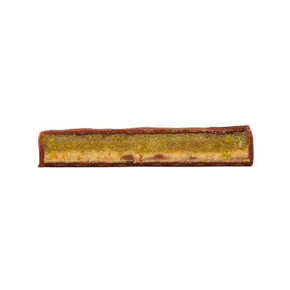 Praline mit Pistazienfüllung, Querschnitt.