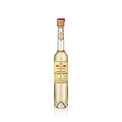 Leonardi Condimento Bianco Balsamico Flasche vor schwarzem Hintergrund.