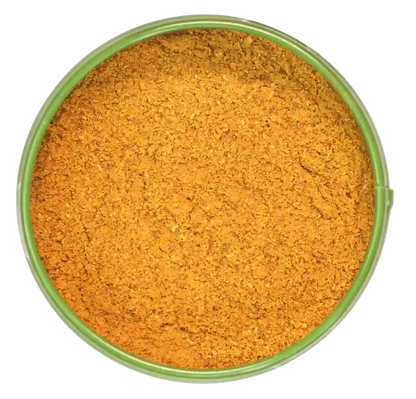 Altes Gewürzamt Blick auf die offene Gewürz-Dose mit Curry Mumbai