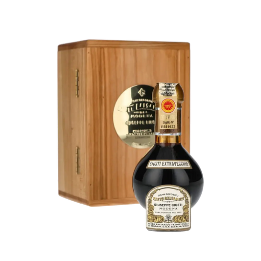 Giuseppe Giusti Balsamico Essigflasche und Holzkiste.