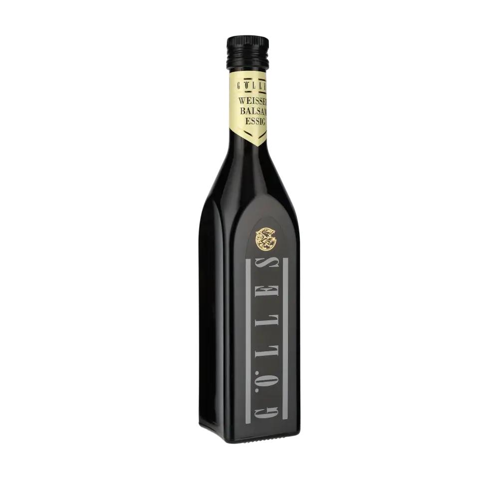 Gölles Weißer Balsamico Essig Flasche vor schwarzem Hintergrund.