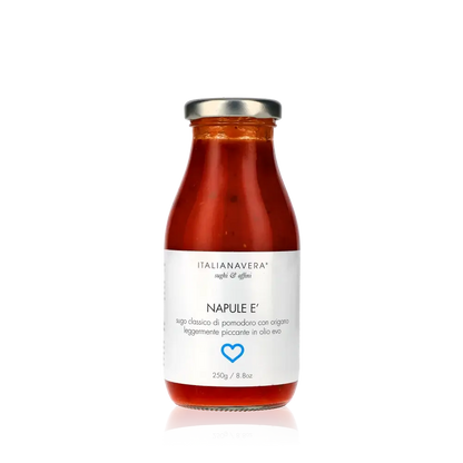 Feinkost-Tomatensauce von Italianavera in Glasflasche.