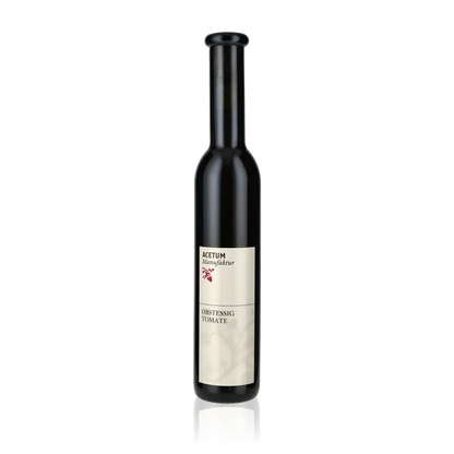 Flasche Martin Albrecht Tomatenessig 250ml vor schwarzem Hintergrund.