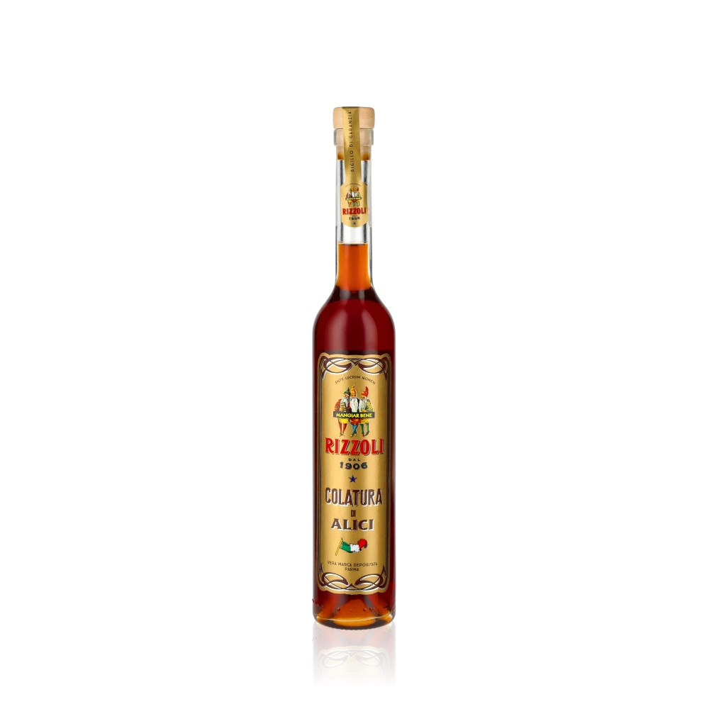 Rizzoli Colatura di Alici Sardellensauce Flasche vor weißem Hintergrund.