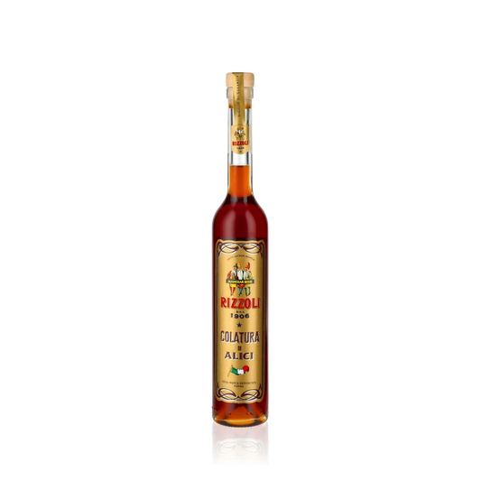 Rizzoli Colatura di Alici Sardellensauce Flasche vor weißem Hintergrund.