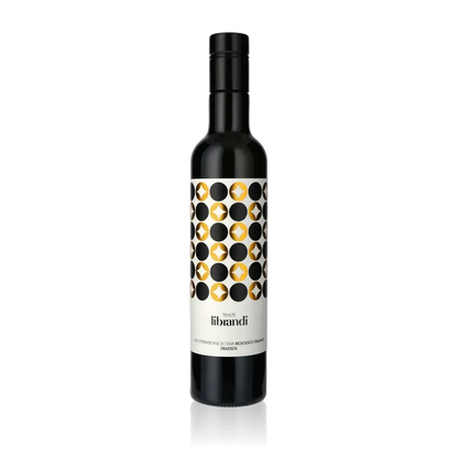 Flasche Tenute Librandi Dradista Bio-Olivenöl vor schwarzem Hintergrund.