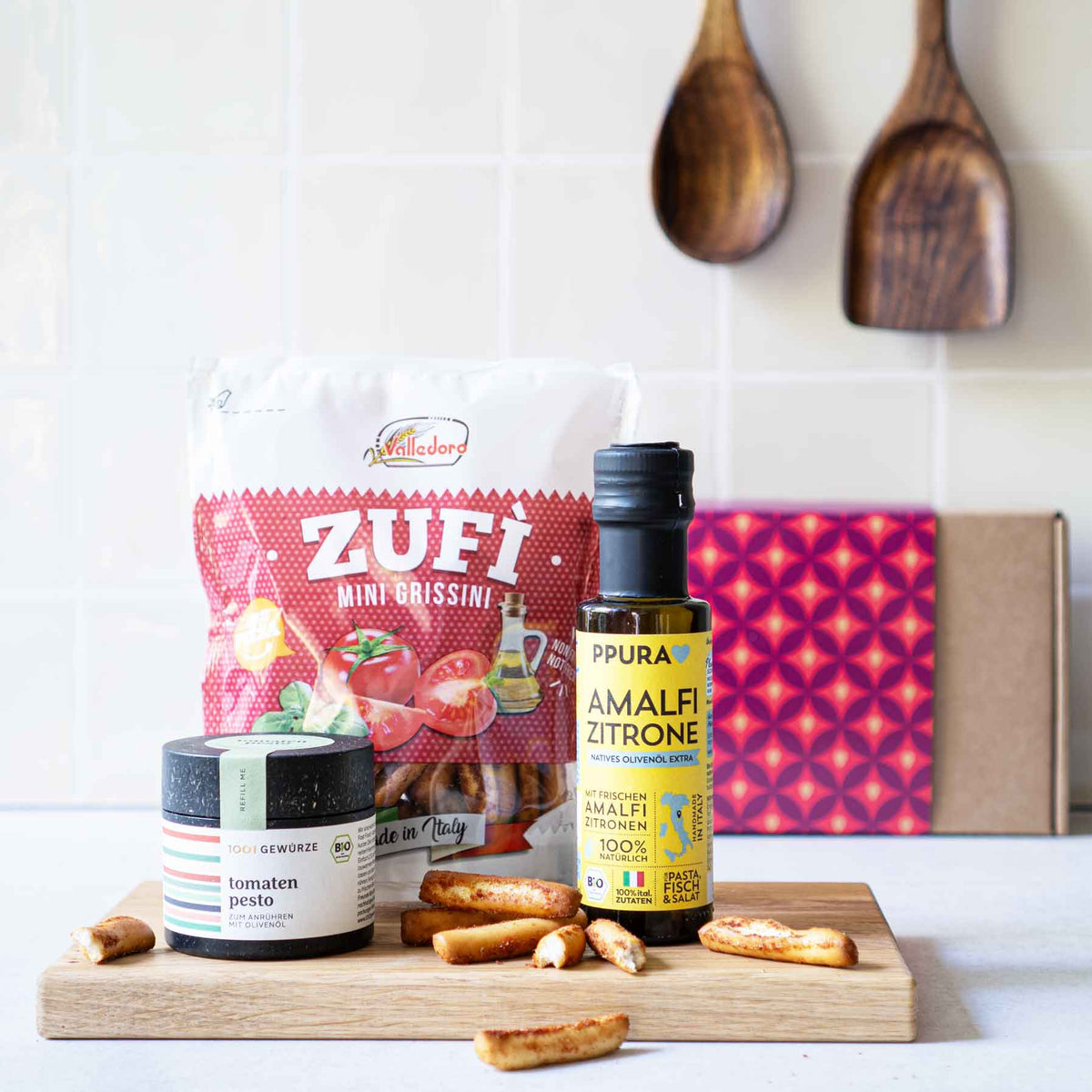 Geschenk mit Zitronenöl, Tomatenpesto und Mini Grissini