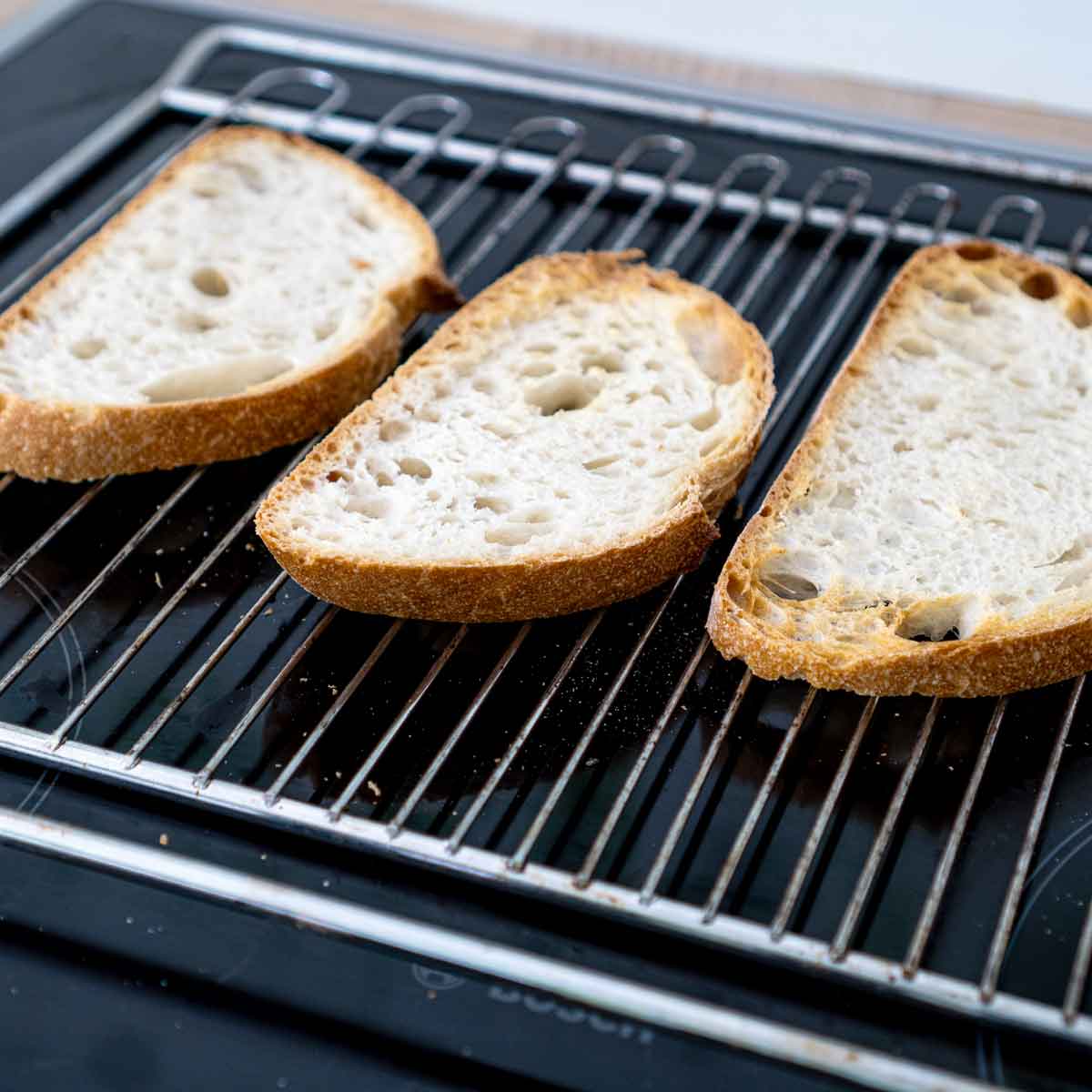 Weißbrot rösten