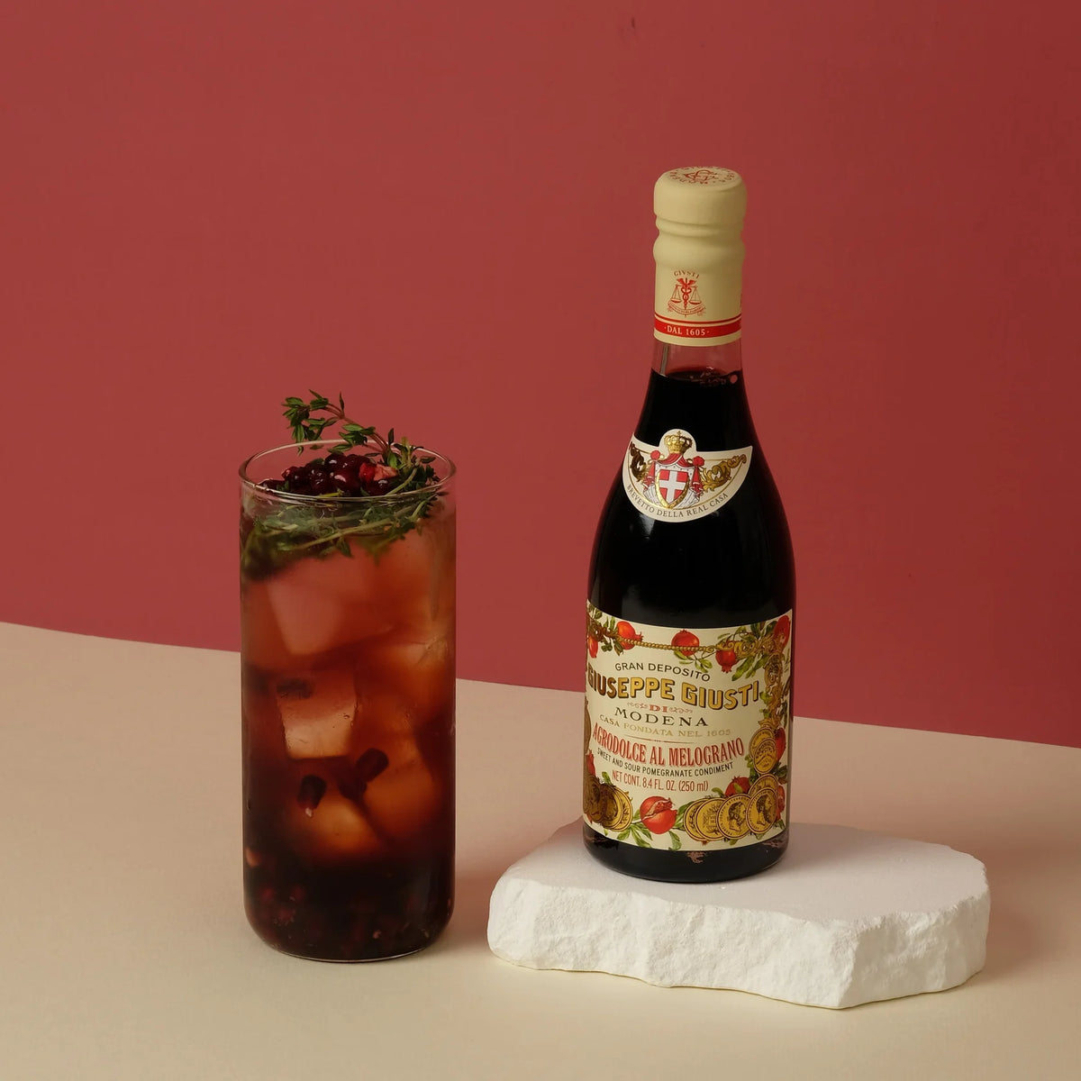 Giuseppe Giusti Agrodolce mit Granatapfel als erfrischendes Getränk