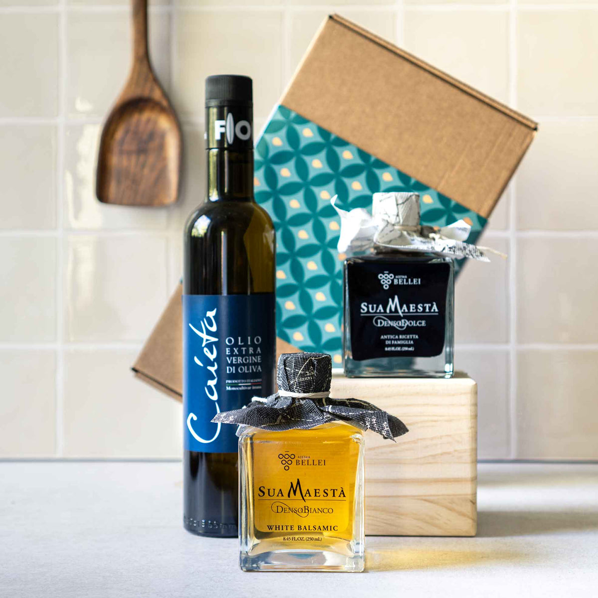 Geschenkset mit Olivenöl und Balsamico in hell und dunkel