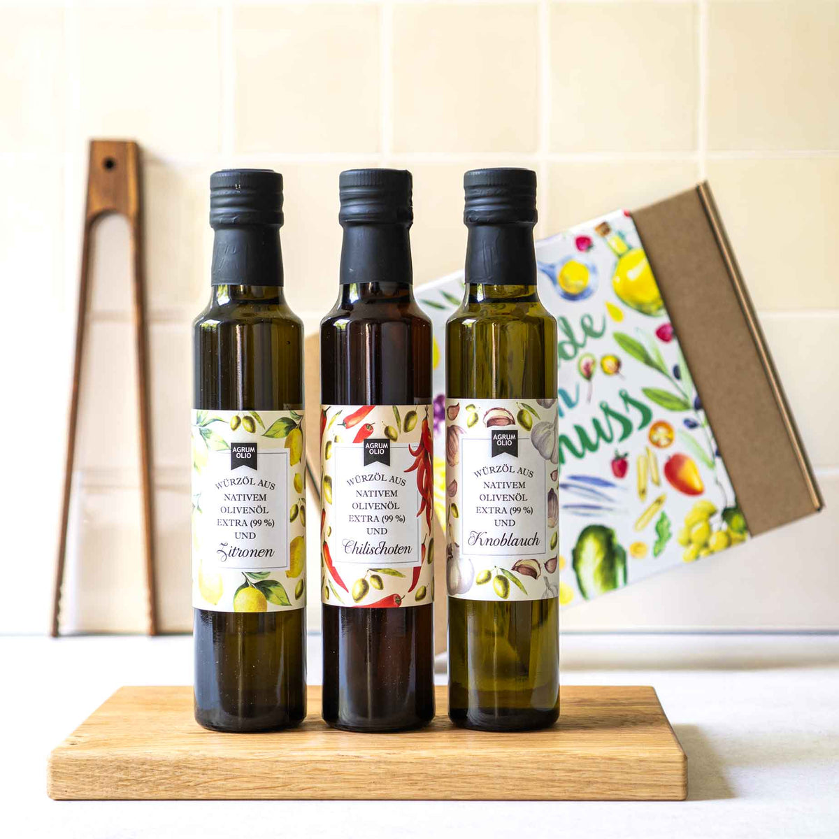 Geschenk mit Zitronen-, Knoblauch- und Chiliöl