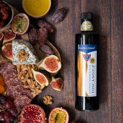 Olivenöl, Käse, Feigen, Nüsse, Wurst, Weintrauben, Fonte di Foiano.