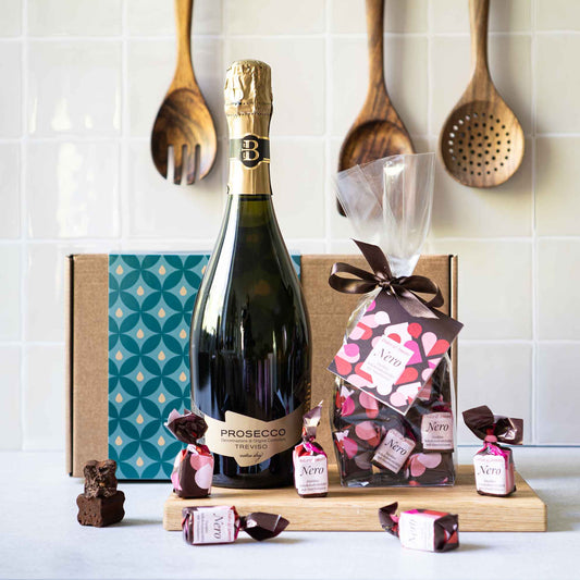 Geschenkset mit Prosecco und Trüffelpraline Nero Dolce & Amore